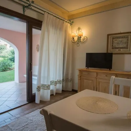 Beautiful Il Giardino Degli Oleandri One Bedroom Premium Sleeps 4 Apartment Liscia di Vacca