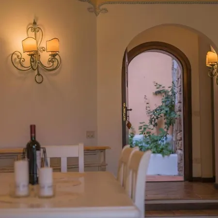 Beautiful Il Giardino Degli Oleandri One Bedroom Premium Sleeps 4 Apartment Liscia di Vacca